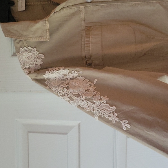 Chicos floral applique tan utility jacket size xl - Picture 3 of 16